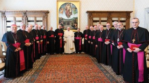  La visita «ad limina» dei vescovi della Puglia  QUO-089
