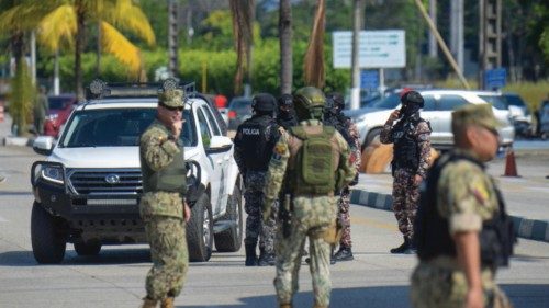 epa11268307 Ecuadorian military guard the vicinity of the Naval hospital, where former Ecuadorian ... epa11268307 Ecuadorian military guard the vicinity of the Naval hospital, where former Ecuadorian ...