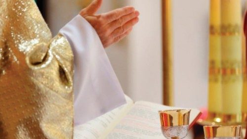 Il sacerdote e la parola giusta QUO-091 Il sacerdote e la parola giusta QUO-091