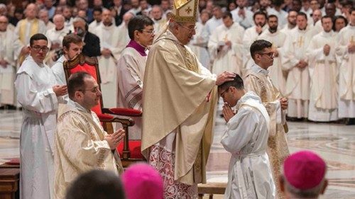 Ordinati undici nuovi sacerdoti per la diocesi di Roma QUO-092 Ordinati undici nuovi sacerdoti per la diocesi di Roma QUO-092