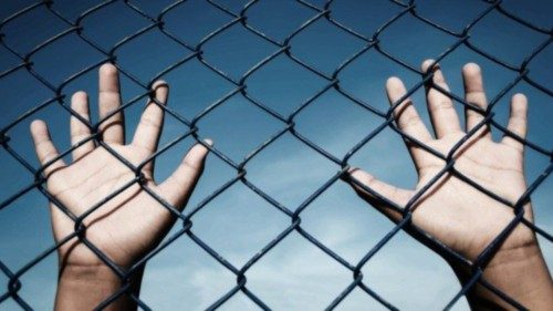 Al Beccaria di Milano arrestati 13 agenti per torture su minori QUO-092 Al Beccaria di Milano arrestati 13 agenti per torture su minori QUO-092