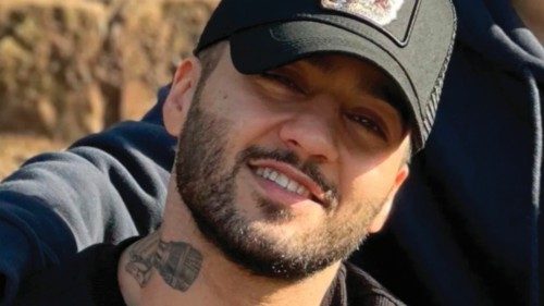 Condannato a morte in Iran il rapper dissidente Toomaj Salehi QUO-094 Condannato a morte in Iran il rapper dissidente Toomaj Salehi QUO-094