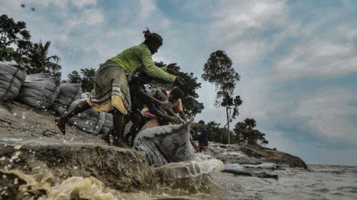  Dalle Nazioni Unite  un fondo per i rifugiati climatici  QUO-094