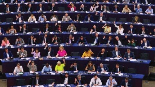  Il Parlamento europeo condanna  le violazioni dello stato di diritto in Ungheria  QUO-094