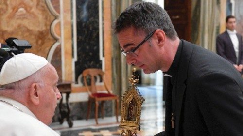 Il mondo sperimenta tanti abusi contro la dignità della persona QUO-101 Il mondo sperimenta tanti abusi contro la dignità della persona QUO-101
