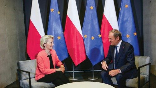epa11324086 Prime Minister of the Republic of Poland Donald Tusk (R) and European Commission ... epa11324086 Prime Minister of the Republic of Poland Donald Tusk (R) and European Commission ...
