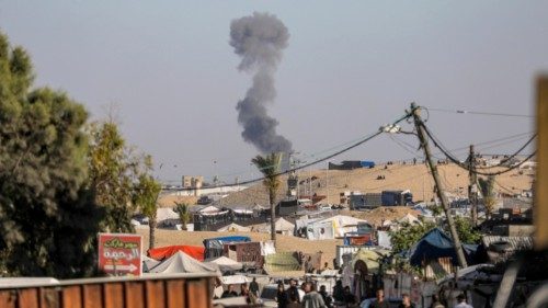 epa11326106 Smoke rises after an Israeli air strike in Rafah, southern Gaza Strip, 07 May 2024 ... epa11326106 Smoke rises after an Israeli air strike in Rafah, southern Gaza Strip, 07 May 2024 ...