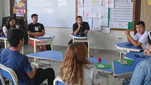 Nelle domande dei giovani il futuro della Chiesa in Perú QUO-104 Nelle domande dei giovani il futuro della Chiesa in Perú QUO-104