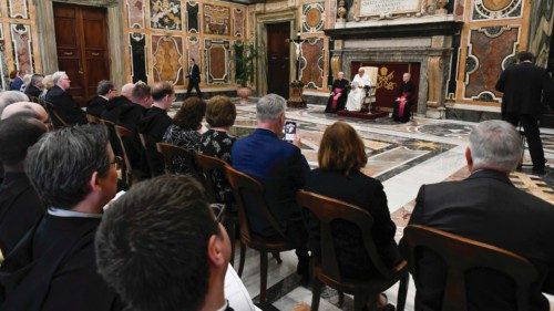 Per i giovani le crisi e le sfide si trasformino in occasioni di crescita QUO-105 Per i giovani le crisi e le sfide si trasformino in occasioni di crescita QUO-105