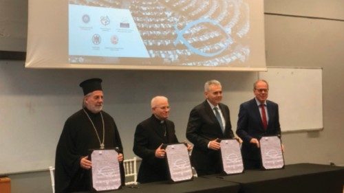 I valori cristiani tengono insieme le comunità QUO-111 I valori cristiani tengono insieme le comunità QUO-111