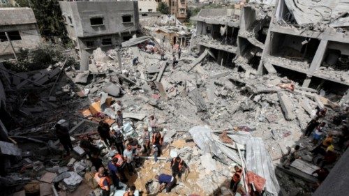 Palestinians inspect the site of an Israeli strike on a house, in Nuseirat, in the central Gaza ... Palestinians inspect the site of an Israeli strike on a house, in Nuseirat, in the central Gaza ...