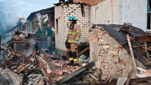 TOPSHOT - Firefighters clear debris from private houses in the suburbs of Kharkiv destroyed by the ... TOPSHOT - Firefighters clear debris from private houses in the suburbs of Kharkiv destroyed by the ...