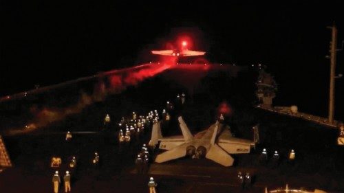 Yemen: attacchi congiunti di Gran Bretagna e Usa QUO-122 Yemen: attacchi congiunti di Gran Bretagna e Usa QUO-122