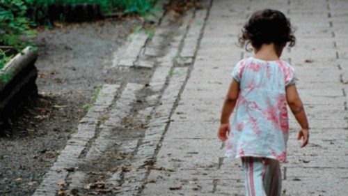 In aumento la povertà delle famiglie con minori QUO-122 In aumento la povertà delle famiglie con minori QUO-122