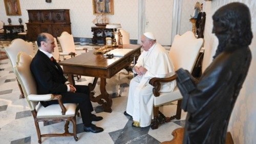 Le credenziali del nuovo ambasciatore della Repubblica Argentina QUO-122 Le credenziali del nuovo ambasciatore della Repubblica Argentina QUO-122