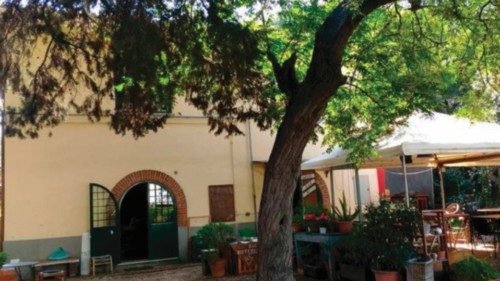 Qui non c’è tutto ma molto di ciò che serve QUO-123 Qui non c’è tutto ma molto di ciò che serve QUO-123