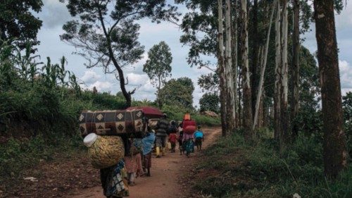 Civilians flee the fighting around Birundule, located on the front line, ten km South of ... Civilians flee the fighting around Birundule, located on the front line, ten km South of ...