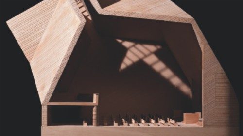  Una croce  che ha per sfondo il cielo   QUO-130