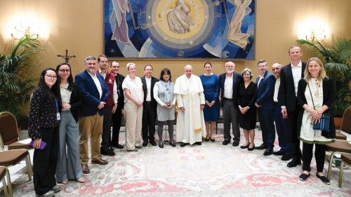 Il Pontefice incontra il “Grupo de Trabajo por Colombia” QUO-132 Il Pontefice incontra il “Grupo de Trabajo por Colombia” QUO-132