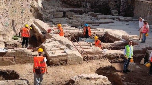 Piazza Pia: al via le operazioni di impacchettamento dei reperti archeologici QUO-135 Piazza Pia: al via le operazioni di impacchettamento dei reperti archeologici QUO-135