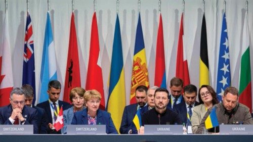 (LtoR) Swiss Federal Councilor Ignazio Cassis, Swiss Federal President Viola Amherd, Ukrainian ... (LtoR) Swiss Federal Councilor Ignazio Cassis, Swiss Federal President Viola Amherd, Ukrainian ...