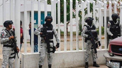 Members of the National Guard stand guard in front of the Forensic Medical Service (SEMEFO in ... Members of the National Guard stand guard in front of the Forensic Medical Service (SEMEFO in ...