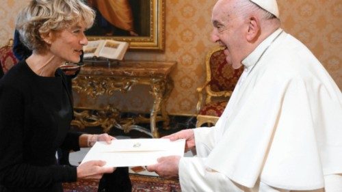 Le credenziali  del nuovo ambasciatore del Canada  QUO-140