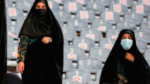 In Iran un’altra giovane arrestata per il capo solo parzialmente coperto QUO-140 In Iran un’altra giovane arrestata per il capo solo parzialmente coperto QUO-140