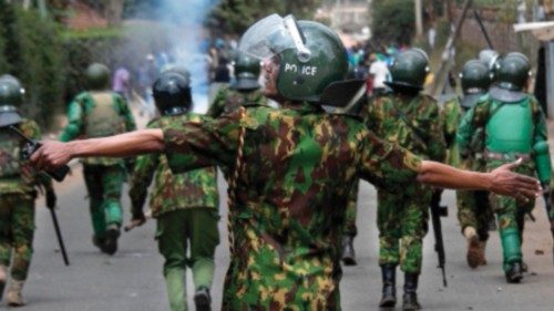 (FILES) A Police superintendent rallies his officers to charge at at stone throwing protesters ... (FILES) A Police superintendent rallies his officers to charge at at stone throwing protesters ...