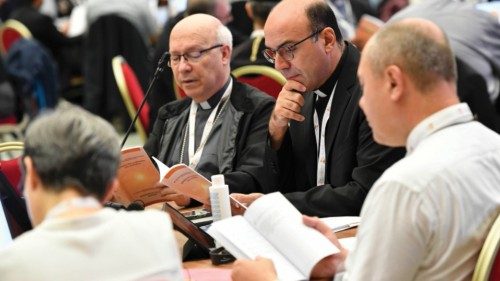  Verso la pubblicazione  dell’«Instrumentum laboris 2»  QUO-143