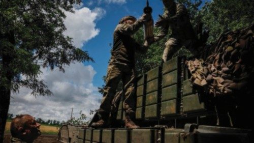 Ukrainian service members of the 33rd Separate Mechanised Brigade load an ammunition to a Leopard ... Ukrainian service members of the 33rd Separate Mechanised Brigade load an ammunition to a Leopard ...