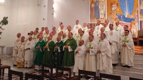 Una Chiesa più vicina a chi soffre QUO-146 Una Chiesa più vicina a chi soffre QUO-146