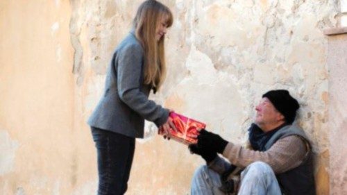 Aumentano le donazioni per la carità del Papa QUO-147 Aumentano le donazioni per la carità del Papa QUO-147