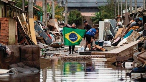 Il popolo di Porto Alegre cerca la speranza QUO-151 Il popolo di Porto Alegre cerca la speranza QUO-151