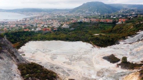 Campi Flegrei: nuove scosse ma situazione sotto controllo QUO-153 Campi Flegrei: nuove scosse ma situazione sotto controllo QUO-153