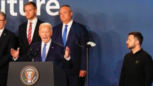 Ukraine's President Volodymyr Zelensky (R) listens as US President Joe Biden (C) speaks during the ... Ukraine's President Volodymyr Zelensky (R) listens as US President Joe Biden (C) speaks during the ...