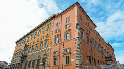  La benedizione:  tra prot(o)-agonismo di Dio  e co-agonismo della Chiesa  QUO-157