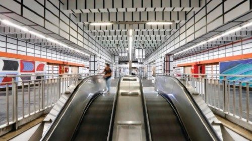 La metro si fa arte: a «Vittorio Emanuele», Ester Stocker QUO-158 La metro si fa arte: a «Vittorio Emanuele», Ester Stocker QUO-158
