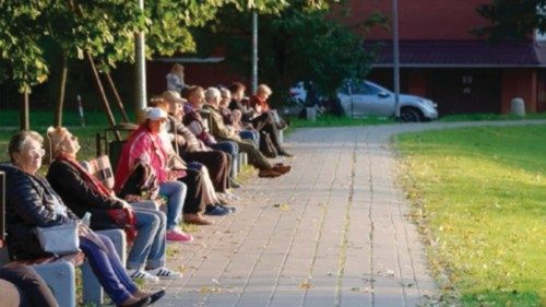  “E...state con noi”: incontri e corsi per gli anziani in città  QUO-158