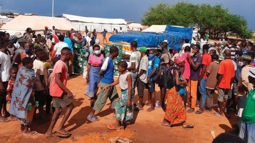 Mozambique, Cabo Delgado, March 2021
War displaced people of Cabo Delgado. Distribution of food in ... Mozambique, Cabo Delgado, March 2021
War displaced people of Cabo Delgado. Distribution of food in ...