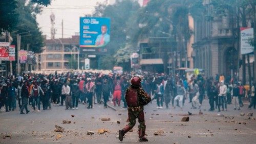 A Kenyan anti-riot police officer confronts a group of protesters during an anti-government protests ... A Kenyan anti-riot police officer confronts a group of protesters during an anti-government protests ...