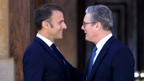 epa11485266 British Prime Minister Keir Starmer (R) greets French President Emmanuel Macron (L) at ...
