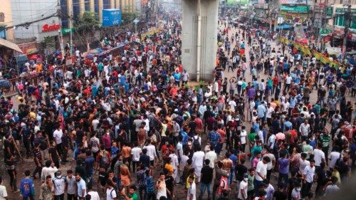 Anti-quota protesters clash with the police in Dhaka on July 18, 2024. Bangladesh woke on July 19 to ... Anti-quota protesters clash with the police in Dhaka on July 18, 2024. Bangladesh woke on July 19 to ...