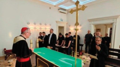 In preghiera per una pace giusta QUO-164 In preghiera per una pace giusta QUO-164