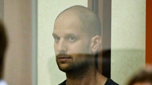 TOPSHOT - US journalist Evan Gershkovich, accused of espionage, stands inside a glass defendants' ... TOPSHOT - US journalist Evan Gershkovich, accused of espionage, stands inside a glass defendants' ...