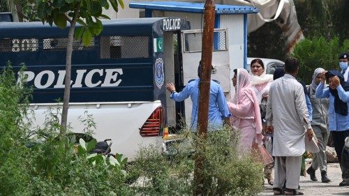 Women police officers takes the arrested female workers of the Pakistan Tehreek-e-Insaf (PTI) from ... Women police officers takes the arrested female workers of the Pakistan Tehreek-e-Insaf (PTI) from ...