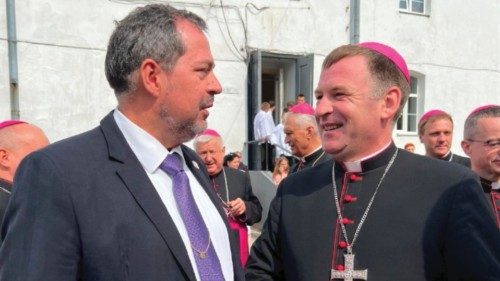 Il grazie corale al Papa: «sentirlo vicino ci dà coraggio» QUO-165 Il grazie corale al Papa: «sentirlo vicino ci dà coraggio» QUO-165