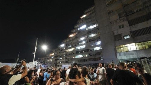 Crollo vela celeste di Scampia. Napoli 23 Luglio 2024. ANSA/CESARE ABBATE Crollo vela celeste di Scampia. Napoli 23 Luglio 2024. ANSA/CESARE ABBATE