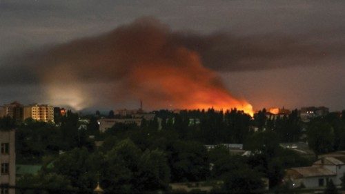 Smoke rises during a Russian drone strike, amid Russia's attack on Ukraine, in Kherson, Ukraine July ... Smoke rises during a Russian drone strike, amid Russia's attack on Ukraine, in Kherson, Ukraine July ...