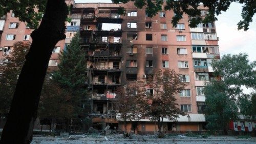 TOPSHOT - This photograph shows multi-apartment buildings destroyed by shelling in the town of ... TOPSHOT - This photograph shows multi-apartment buildings destroyed by shelling in the town of ...